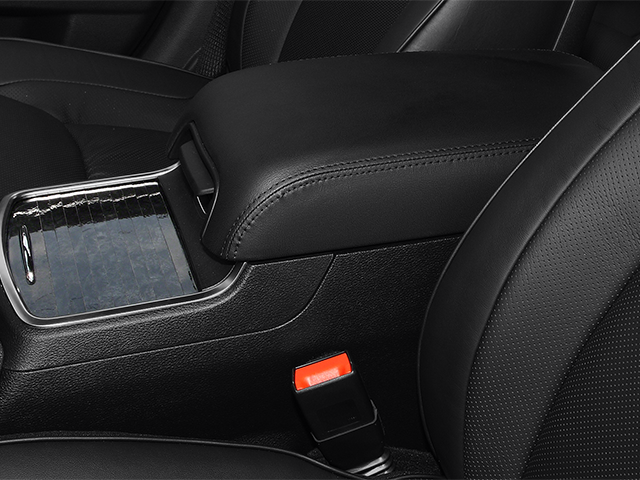 2013 Chrysler 300 4dr Sdn AWD