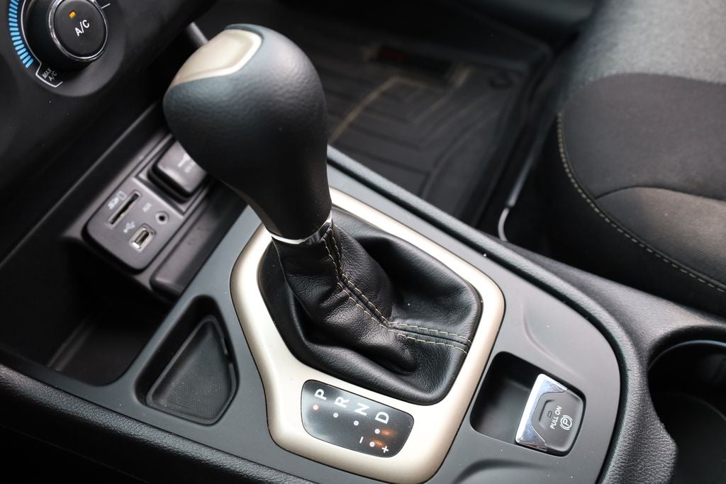 2017 Jeep Cherokee Sport