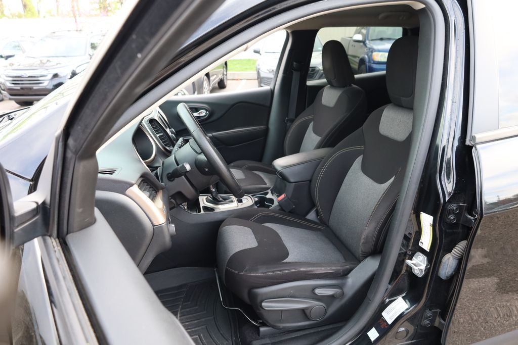 2017 Jeep Cherokee Sport