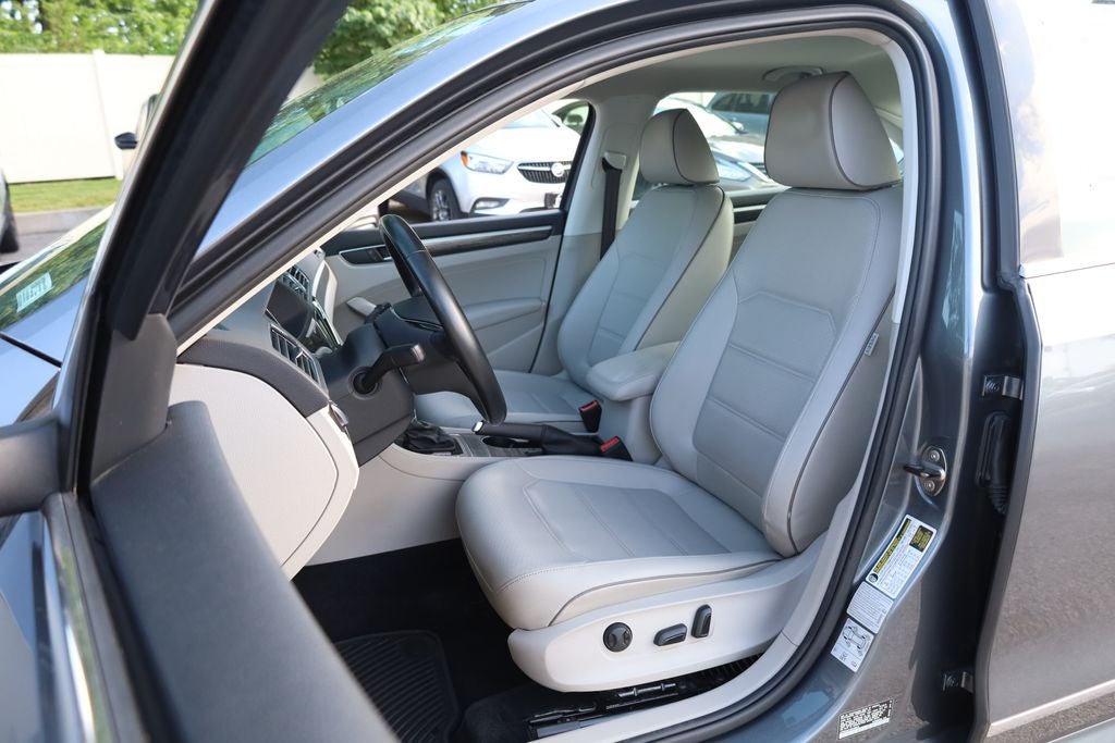 2016 Volkswagen Passat 1.8T SE