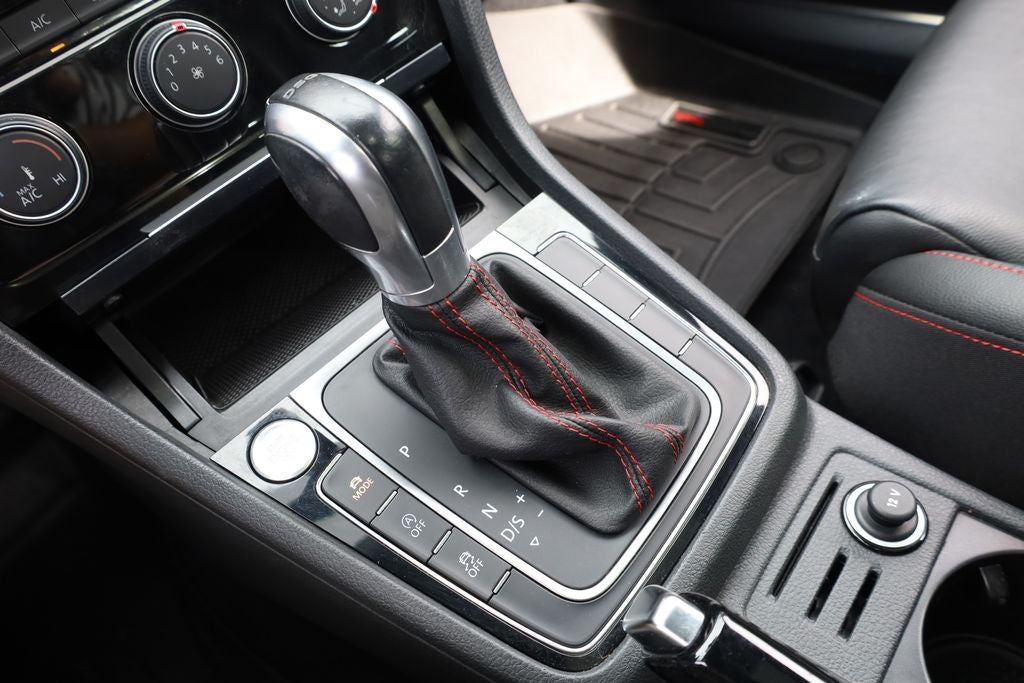 2019 Volkswagen Golf GTI SE