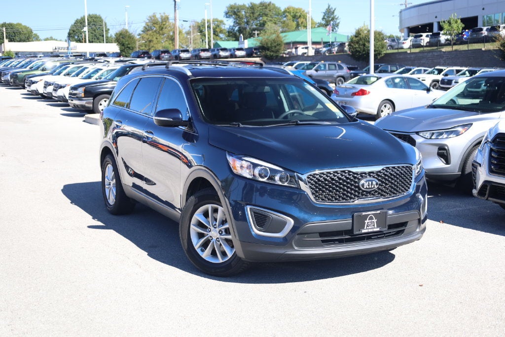 Used 2016 Kia Sorento LX with VIN 5XYPG4A38GG031060 for sale in St. Louis, MO