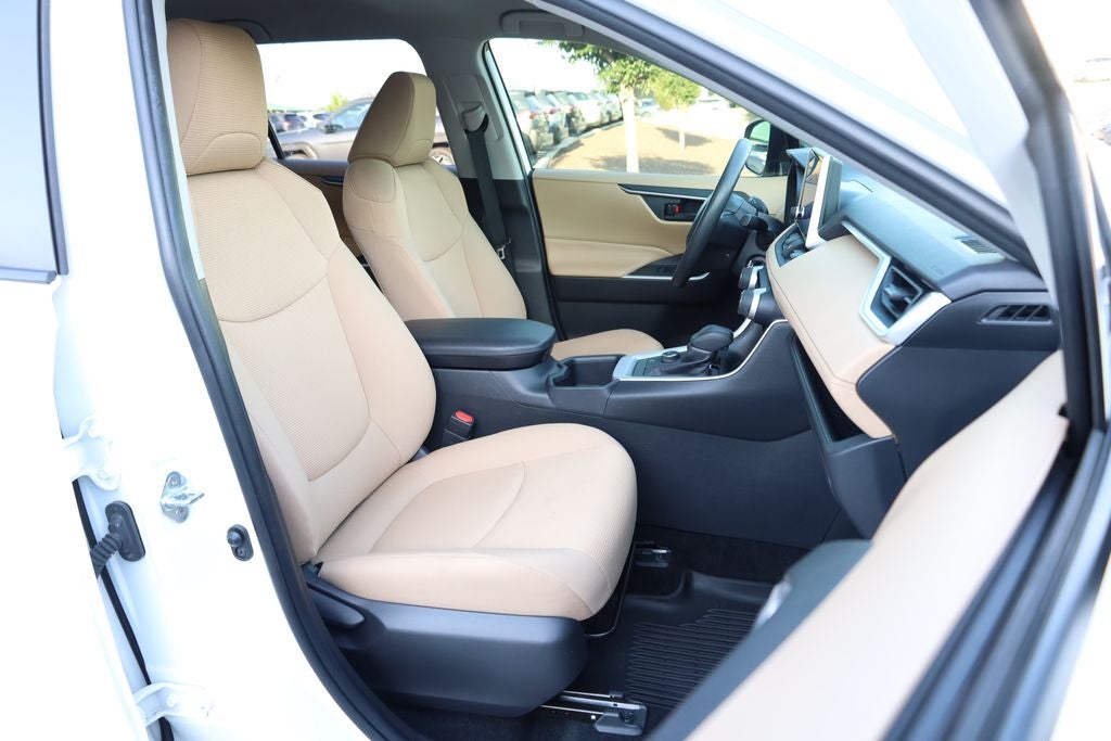 2023 Toyota RAV4 Hybrid LE